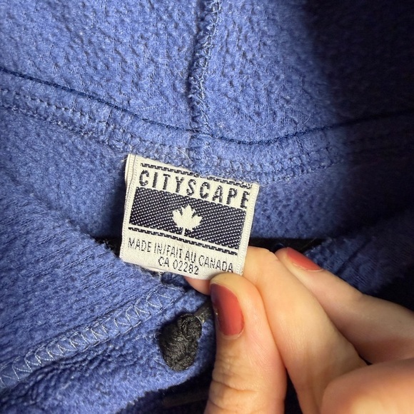 Vintage Cape Brenton Canadian cityscape embroidered fleece hoodie size L/XL - Picture 5 of 5